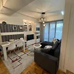 Modern Nearby Downtown & Peaceful Forest Park Apartment