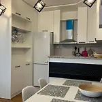 Modern Nearby Downtown & Peaceful Forest Park Apartment