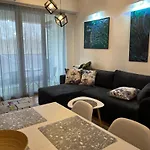 Modern Nearby Downtown & Peaceful Forest Park Apartment