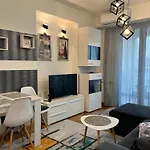 Modern Nearby Downtown & Peaceful Forest Park Apartment Skopje