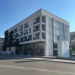 Apartment Modern Nearby Downtown & Peaceful Forest Park *