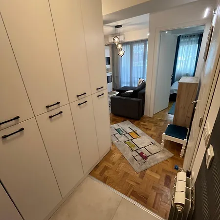 Modern Nearby Downtown & Peaceful Forest Park *