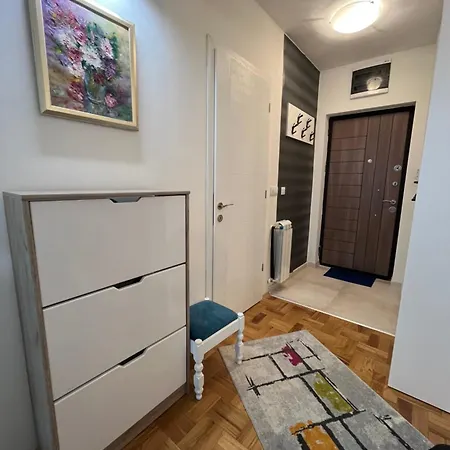 Apartament Modern Nearby Downtown & Peaceful Forest Park