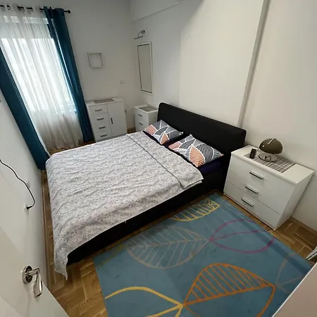 Modern Nearby Downtown & Peaceful Forest Park