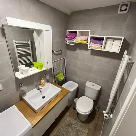 Modern Nearby Downtown & Peaceful Forest Park * Skopje