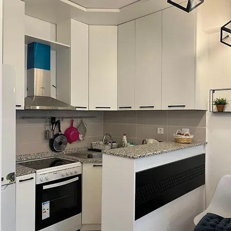 Modern Nearby Downtown & Peaceful Forest Park Apartament Skopje