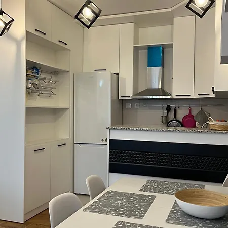 Modern Nearby Downtown & Peaceful Forest Park 아파트