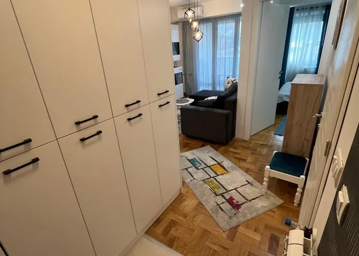 Modern Nearby Downtown & Peaceful Forest Park *