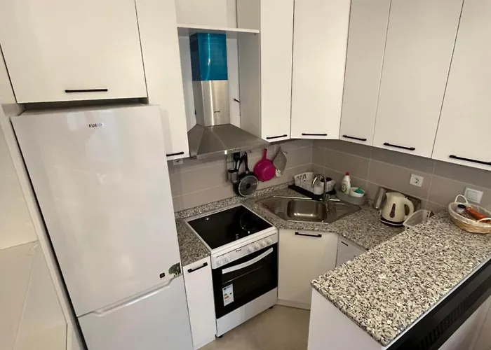 Modern Nearby Downtown & Peaceful Forest Park Apartament *