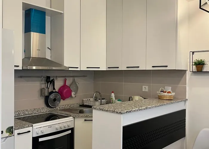 Modern Nearby Downtown & Peaceful Forest Park Apartament Skopje