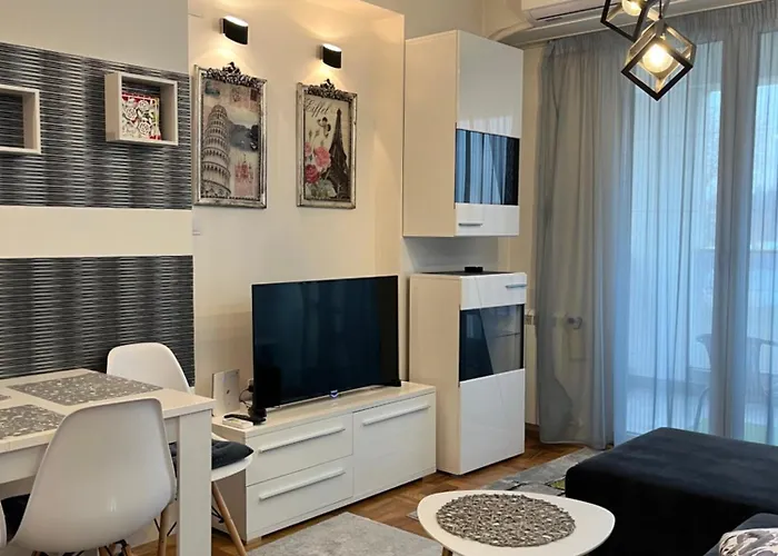 Modern Nearby Downtown & Peaceful Forest Park Apartament Skopje